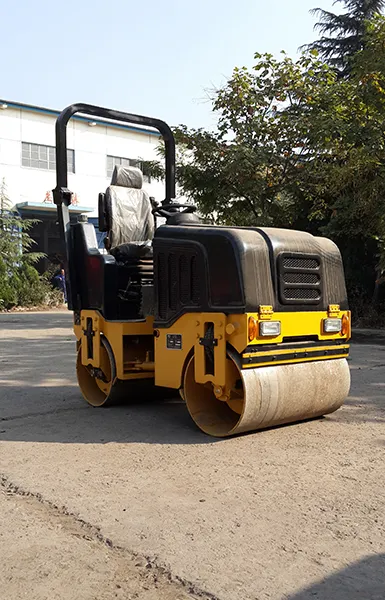 2噸液壓雙鋼輪振動壓路機(jī)